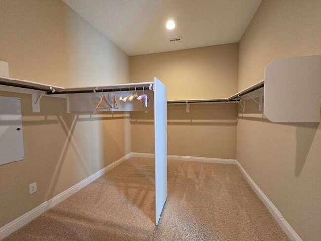 Building Photo - Beautiful Single-Story Home with Upgraded Kitchen & Spacious Backyard in Gated Community