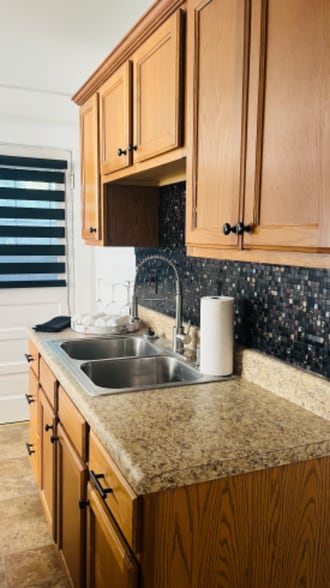 Building Photo - 2250 Evelyn Ave