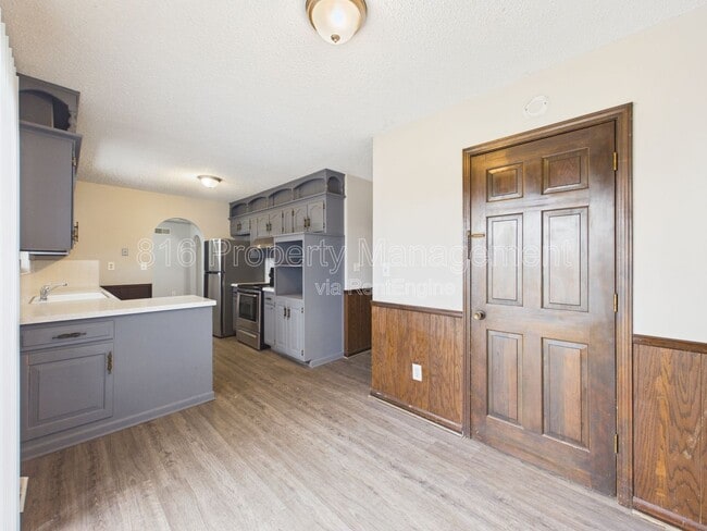 Building Photo - 3929 S Carriage Ln