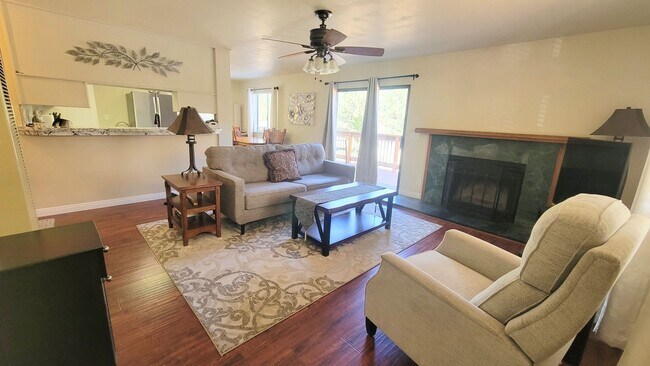 Building Photo - 3 Bedroom Home with Mountain Views Bordering National Forest