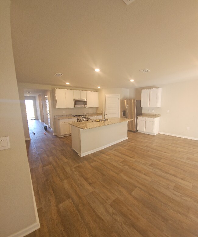 Building Photo - 23432 Shadowridge Dr