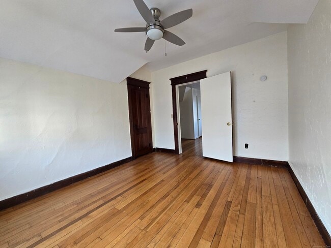 Building Photo - 389 Carroll Ave