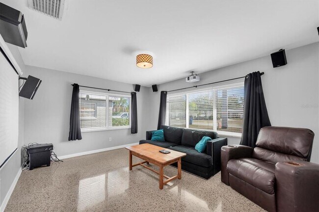 Building Photo - 3623 W Gray St