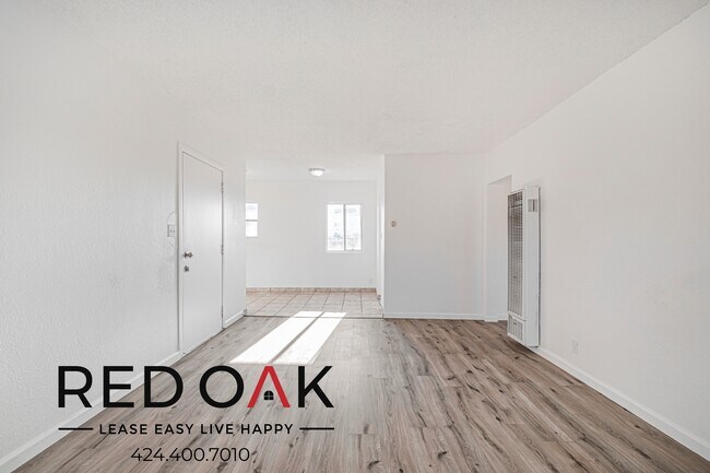 Building Photo - 850 W 83rd St