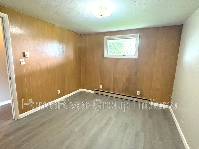 Building Photo - 122 Maple Ln