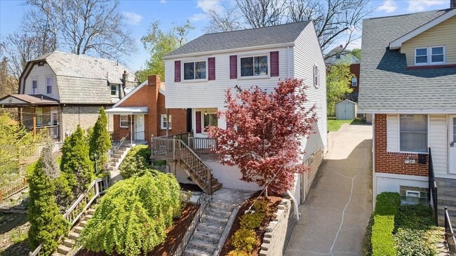 Building Photo - **Charming 2-Bedroom House with Modern Amenities in Beechview**