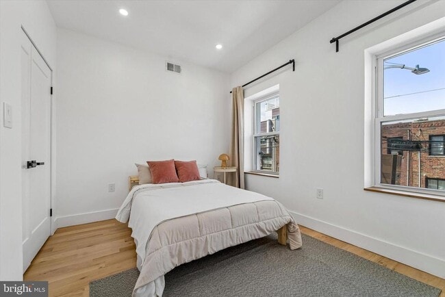 Building Photo - 2565 Tulip St