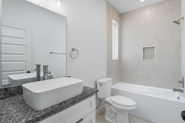 Building Photo - 2927 El Fenice Ln