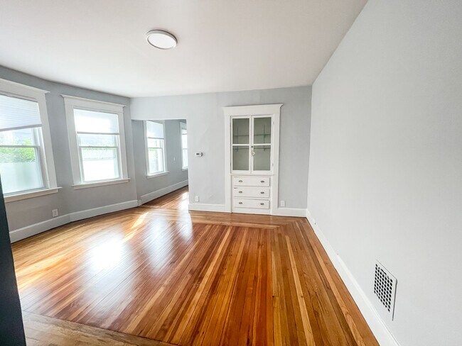 Building Photo - 236 Nicoll St