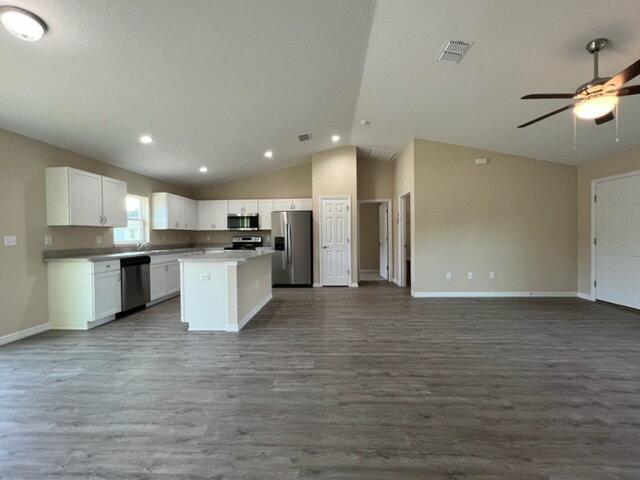 Building Photo - **MOVE-IN SPECIAL NO APPLICATION FEES FOR APPROVED APPLICANTS/2 WEEKS FREE RENT/Beautiful Home fo...