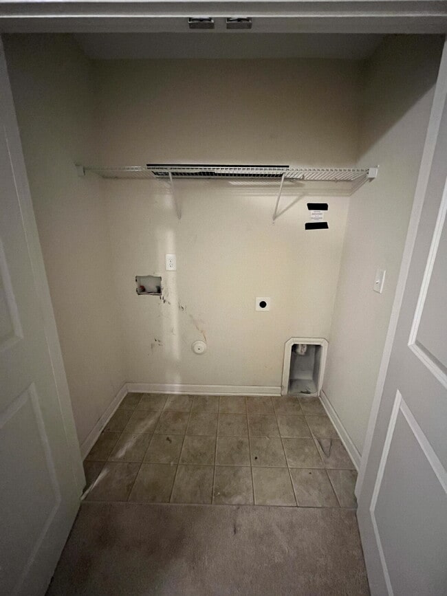 Building Photo - "Charming 2-Bedroom Townhouse Retreat with 2.5 Baths in Kernersville!"