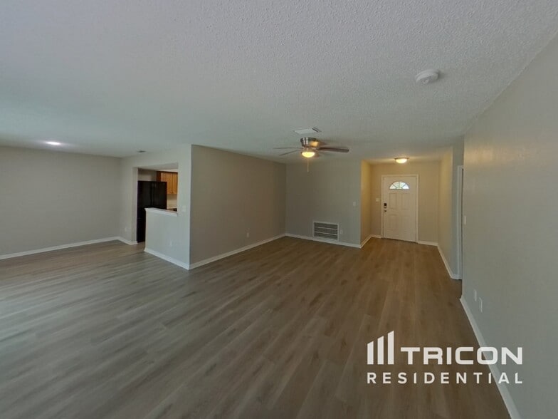 Building Photo - 615 Forest Hills Dr