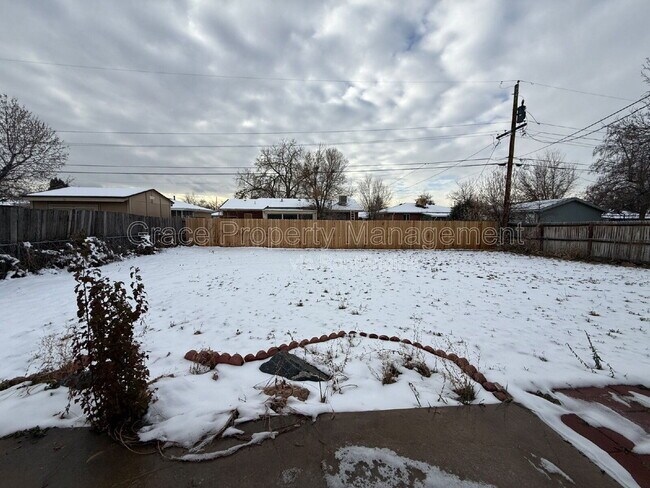 Building Photo - 3055 Carson St