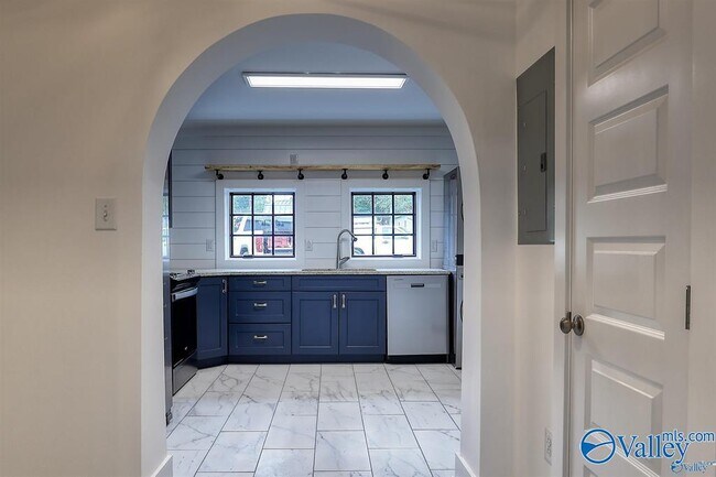 Building Photo - 1122 NE Wellman Ave