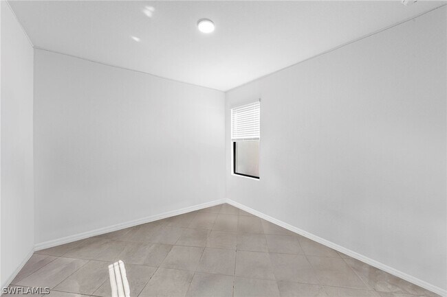 Building Photo - 3257 Altimira Dr