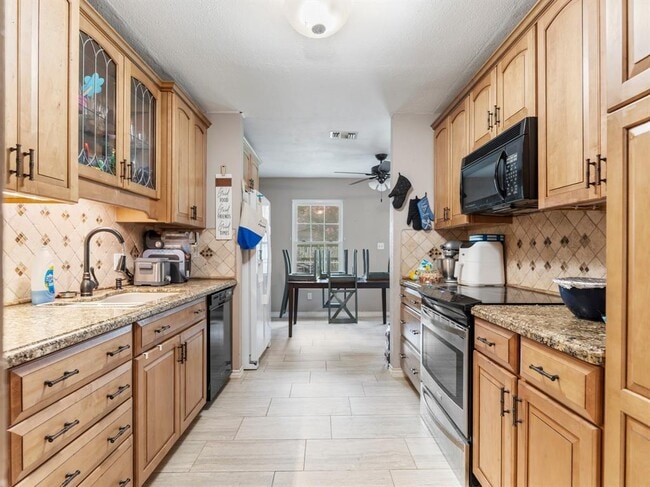 Building Photo - 2208 Gontier Dr