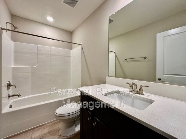 Building Photo - 7042 NE 155th Pl