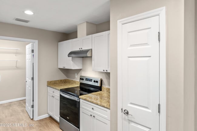 Building Photo - 442 SW Naha St