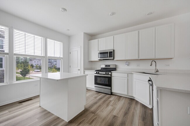 Building Photo - 553 Wolverine Dr