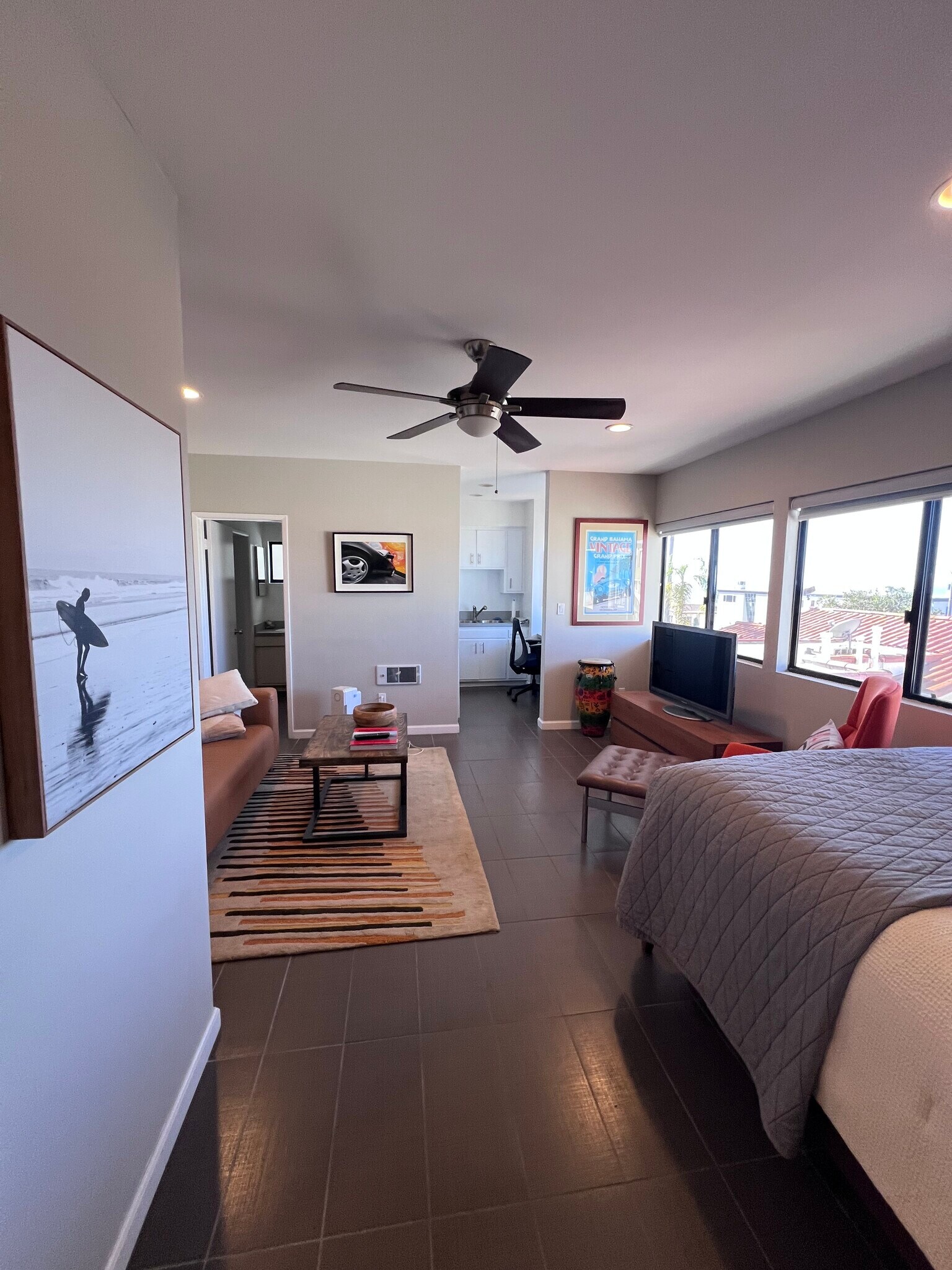 Building Photo - 3005 Crest Dr