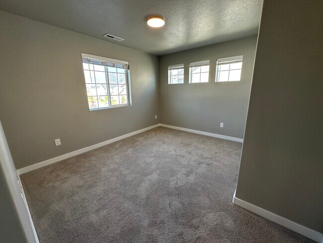 Building Photo - 1429 3500 W