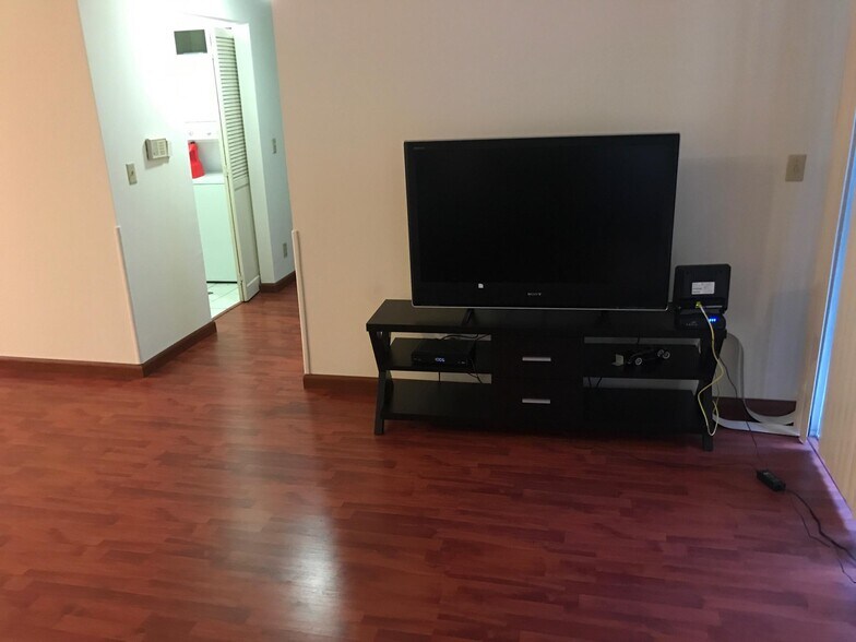 Building Photo - 1607 Glendon Ave