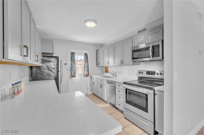 Building Photo - 235 Zinc St