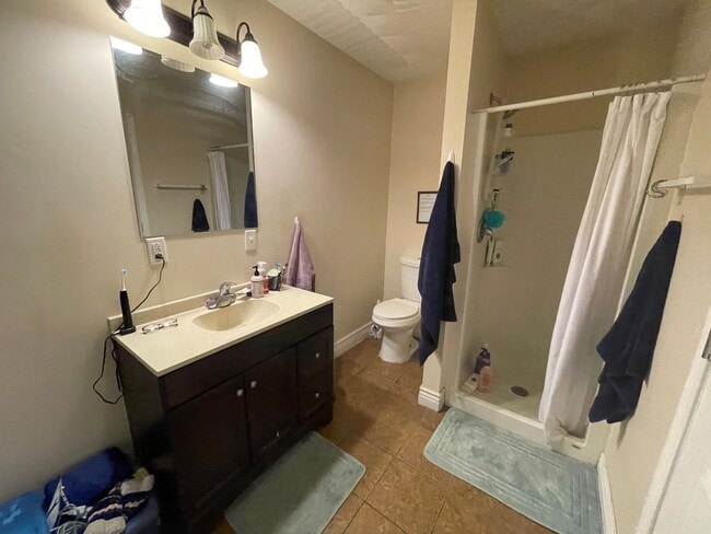 Building Photo - 4 Bedroom Close to Ithaca College