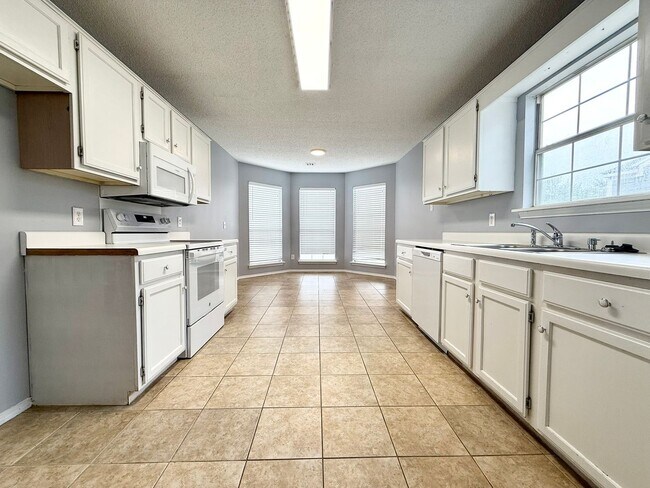 Building Photo - ***3102 NE 12th Street***