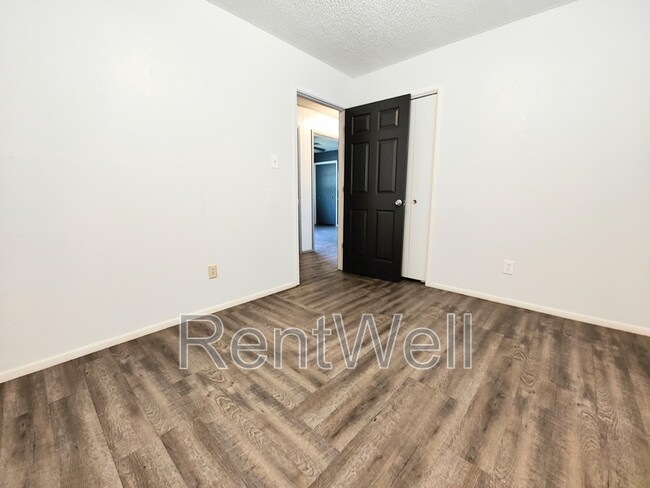 Building Photo - 3016 1st St