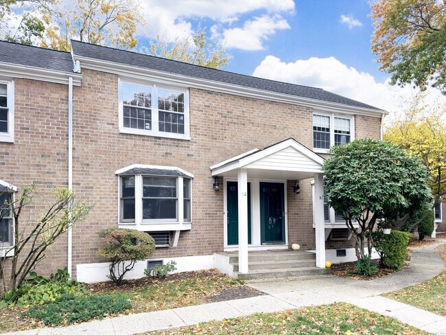 Building Photo - 245 Sunnyridge Ave