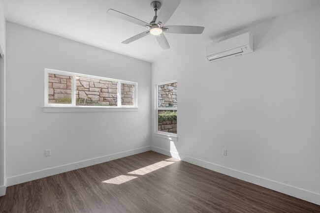 Building Photo - 112 Oliona St