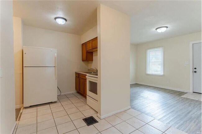Building Photo - 836 Negley Ave
