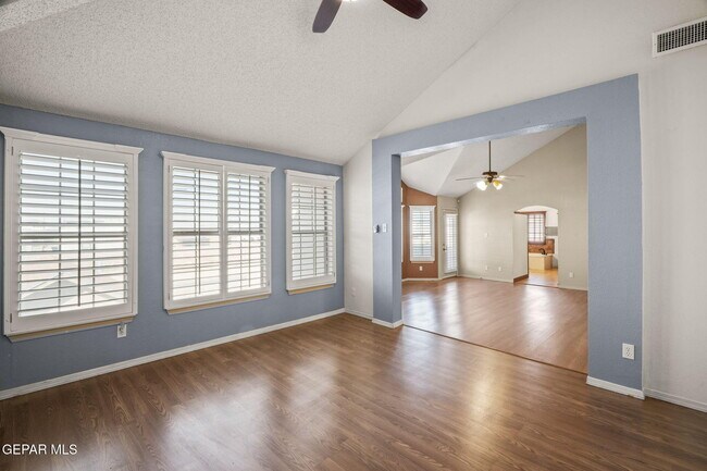 Building Photo - 695 Paseo del Mar Dr