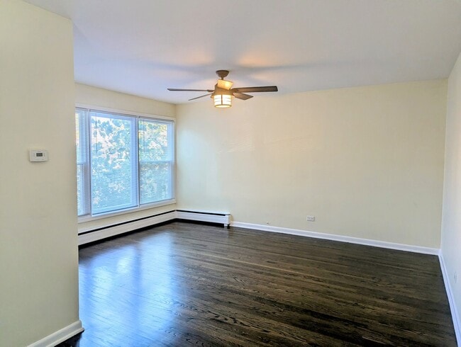 Building Photo - 6949 W Diversey Ave