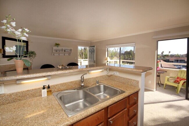 Building Photo - Open House Sunday December 7th 1-2pm  Beautiful Santa Cruz  Townhome in Prime Westside Location.