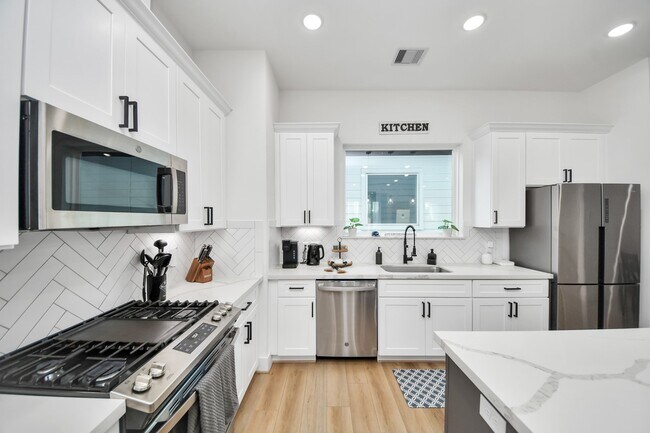 Building Photo - 3004 Holman St