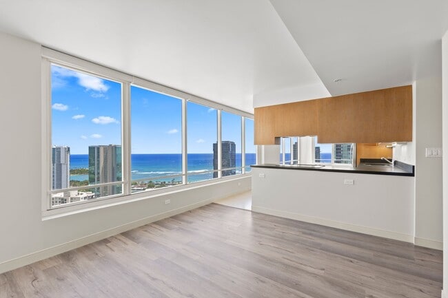 Building Photo - Convenient Urban Living!