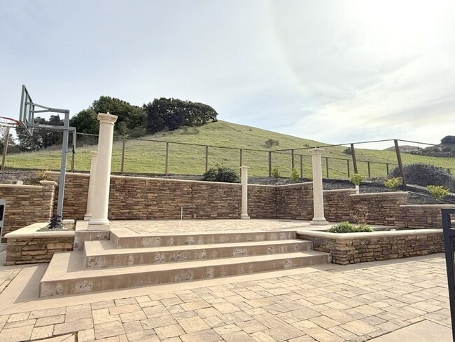 Building Photo - Luxurious & Sought After Home In The Bucolic Hills Of Gated Norris Canyon Estates !