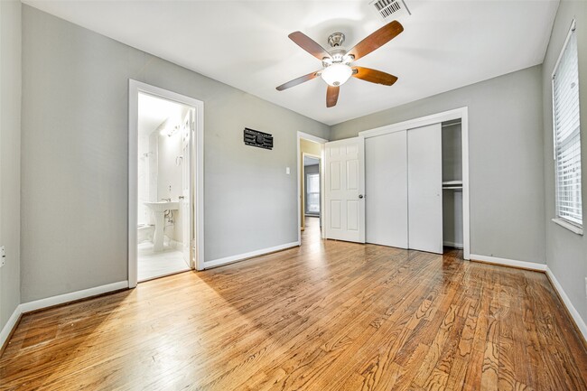 Building Photo - 4421 Lido Ln