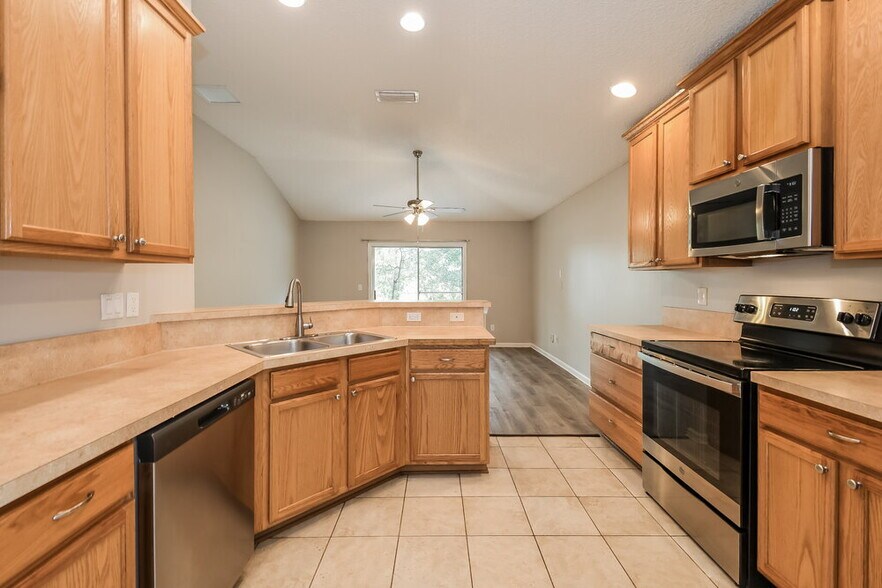 Building Photo - 2621 Fernleaf Dr