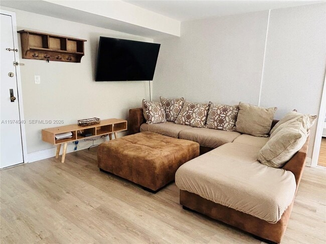 Building Photo - 17021 N Bay Rd