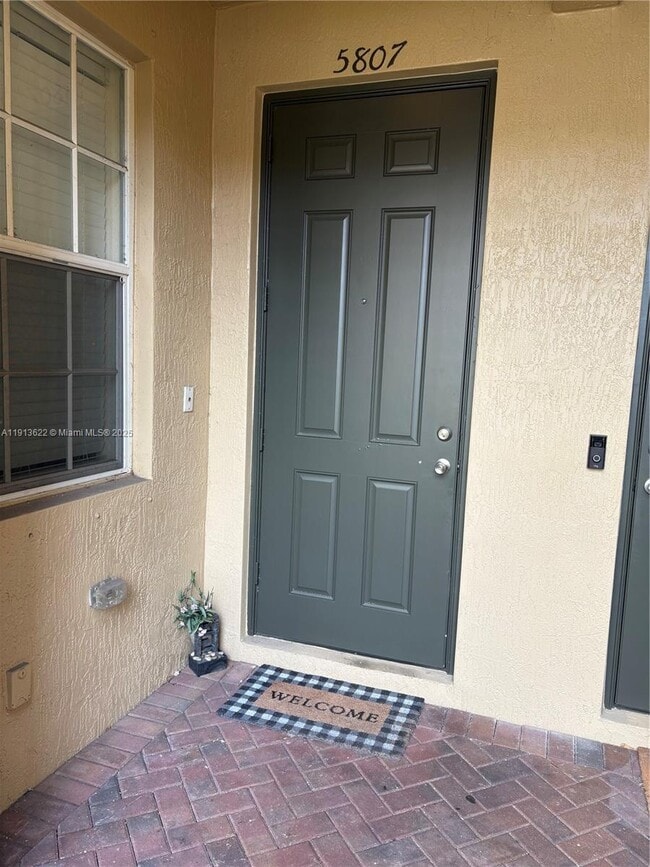 Building Photo - 5807 Hampton Hills Blvd