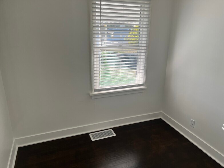 Front first floor bedroom - 1235 Ada Ave