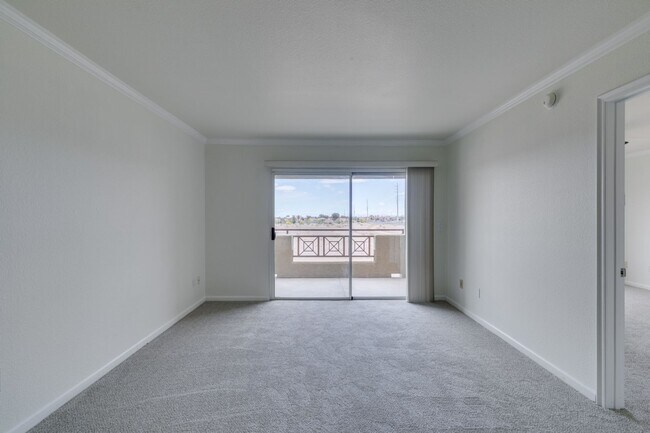 Building Photo - GORGEOUS 2 BEDROOMS UNIT*UPGRADED*TONS OF ...