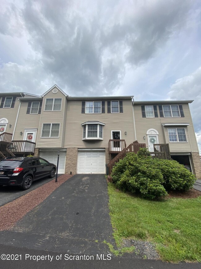 Building Photo - 32 Briarwood Way