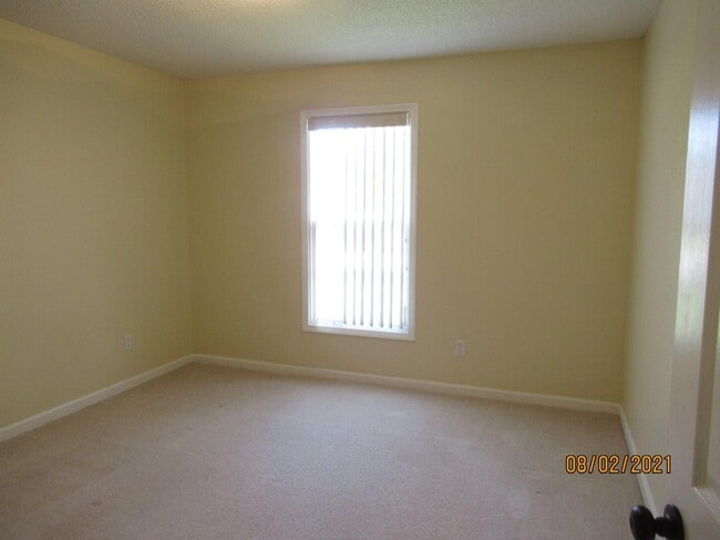 Building Photo - 3370 Aurora Dr