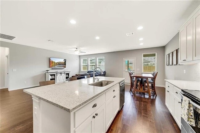 Building Photo - 112 Magna Ln