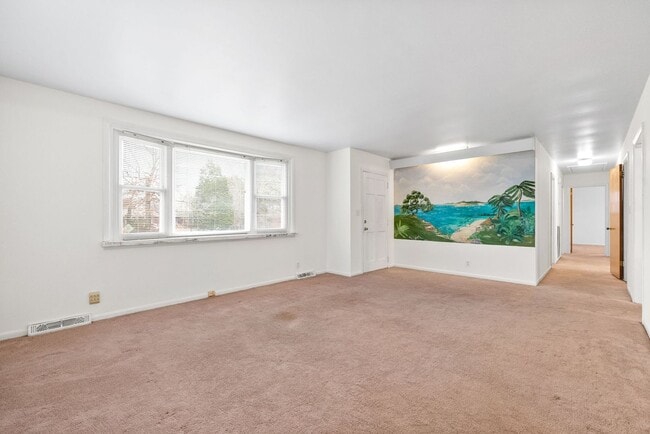 Building Photo - 3 Bedroom Pet Friendly Home For Rent With Finished Basement!