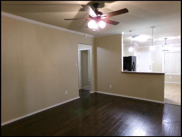 Building Photo - 9112 Pleasant Valley Dr
